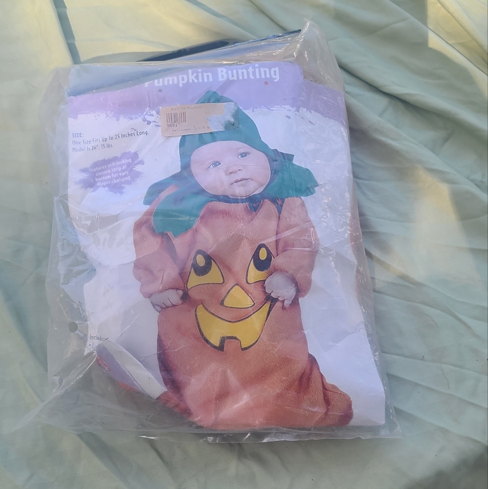 ❤️5/$25 Like new baby bunting pumpkin costume